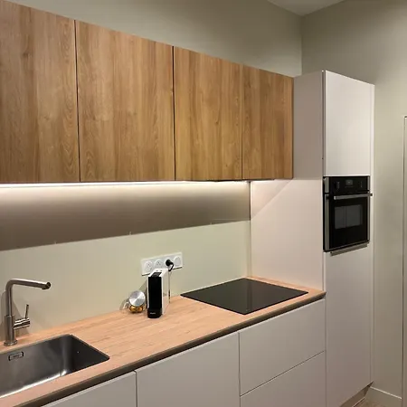 ゲストハウス Les De La Oberlin 3*