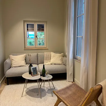 ゲストハウス Les De La Oberlin