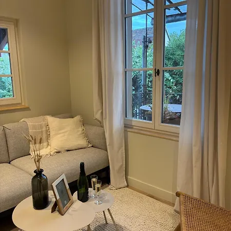 ゲストハウス Les De La Oberlin ベーブレンハイム