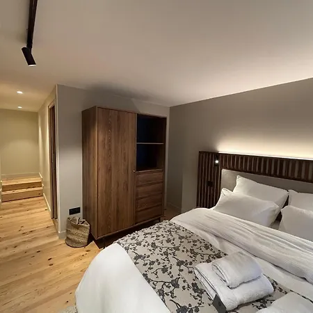 ゲストハウス Les De La Oberlin 3*