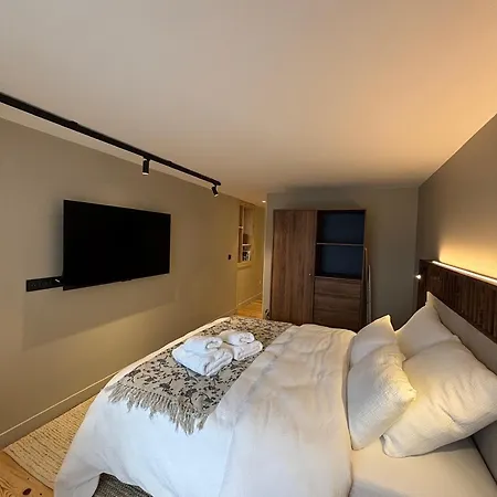 ゲストハウス Les De La Oberlin